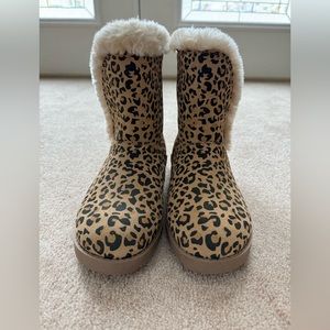 NWOT Leopard Boots with fur